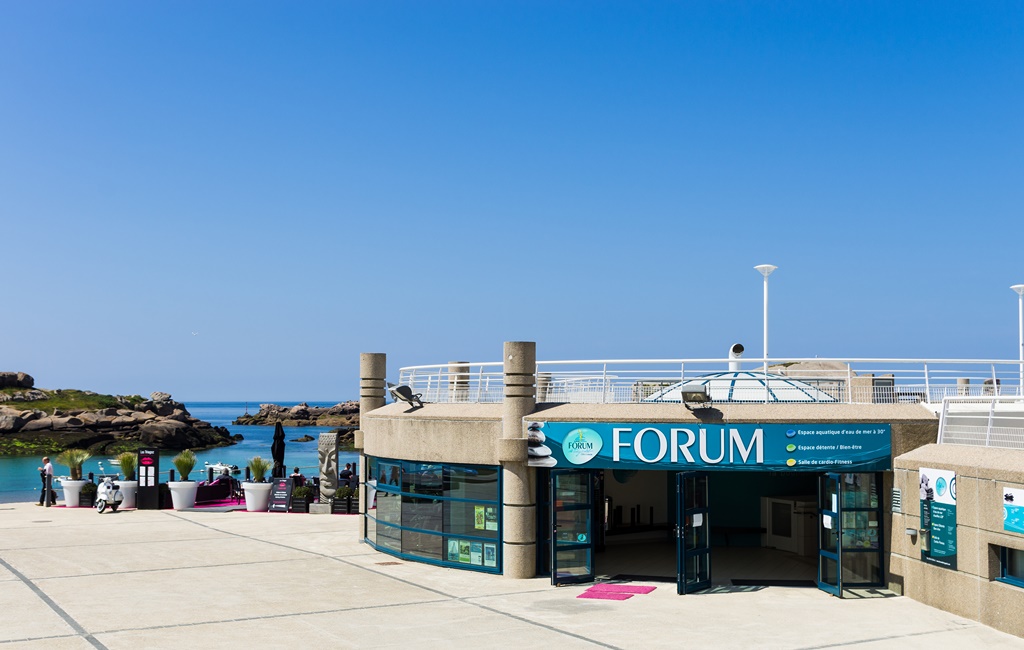 FORUM EXTERIEUR 2